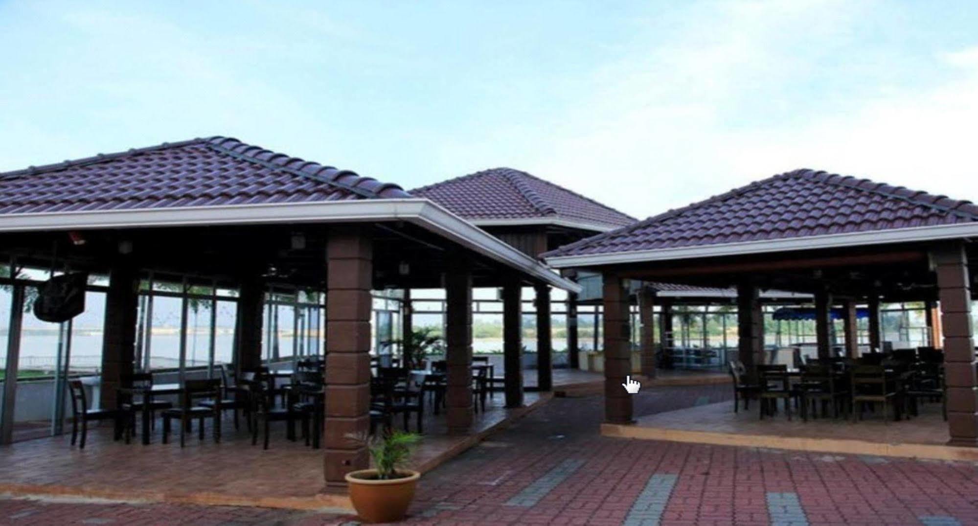 Felda Residence Kuala Terengganu Exterior foto